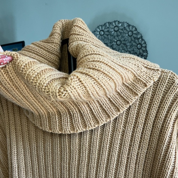 Cotton Candy LA Tan Ribbed Crop Turtleneck Sweater Size M - Picture 4 of 5